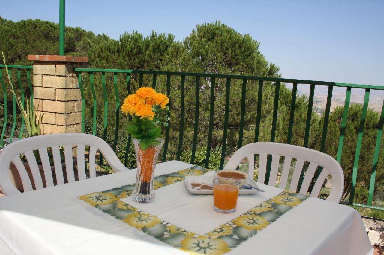 B&B Borgo Pileri Mazzarino Bagian luar foto